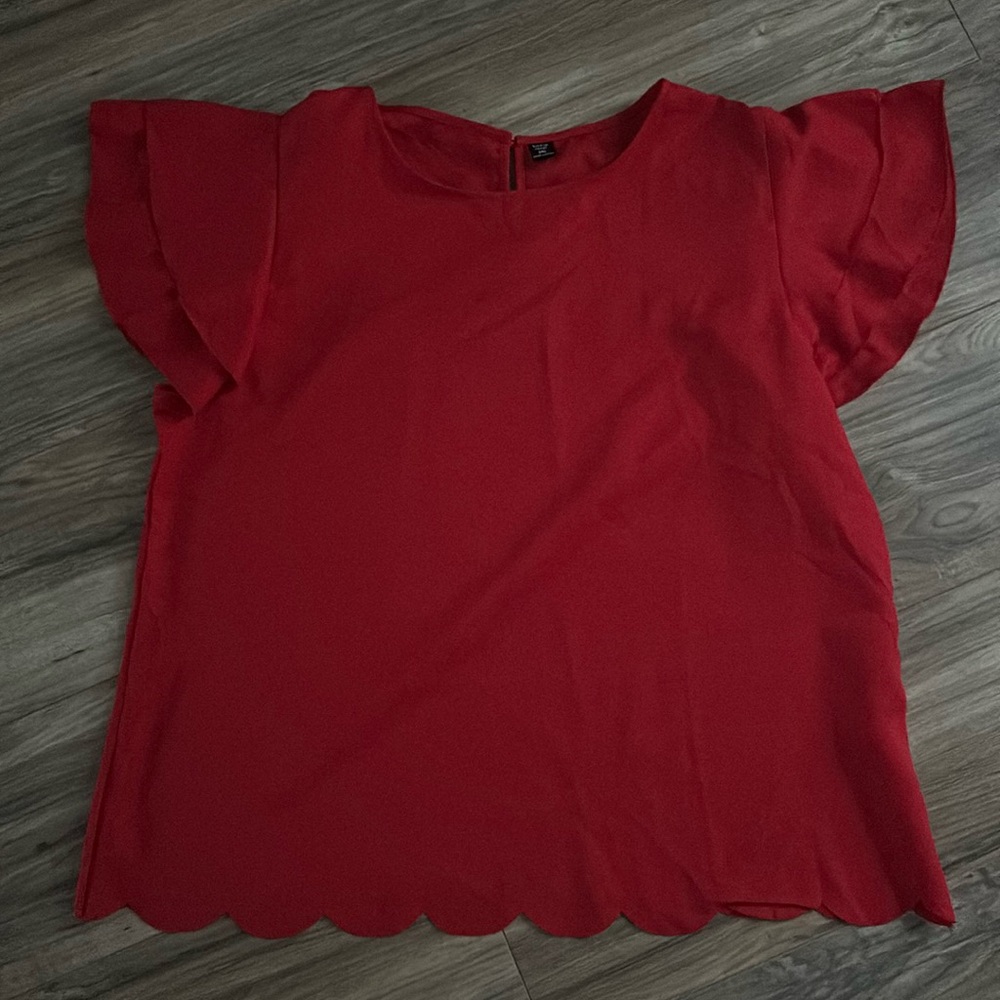 Red scallop short sleeve top